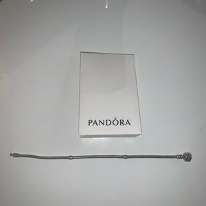 NWOT SILVER PANDORA BRACELET